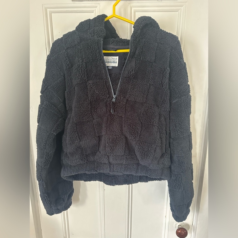 American Eagle Black Fleece Quarter-Zip Cropped Pullover